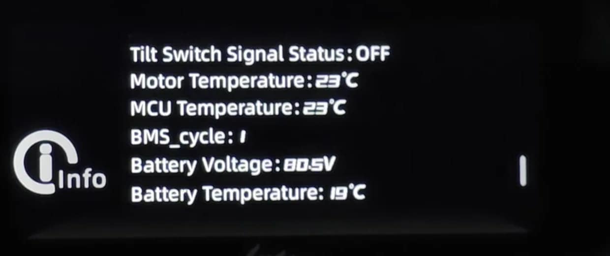 Température moteur, température du contrôleur, nombre de cycles du BMS, tension et température de la batterie. Capture : Kevin Graehl.